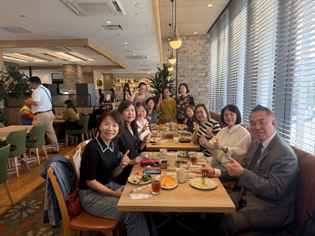 理事長及各位理事們合影