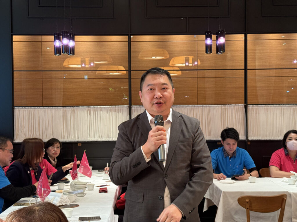 錢妙玲特別介紹邱任遠，他是東京臺商會理事，更移居熊本深耕在地，正協助推動美食協會日本熊本分會的建置。（圖／台灣新聞）